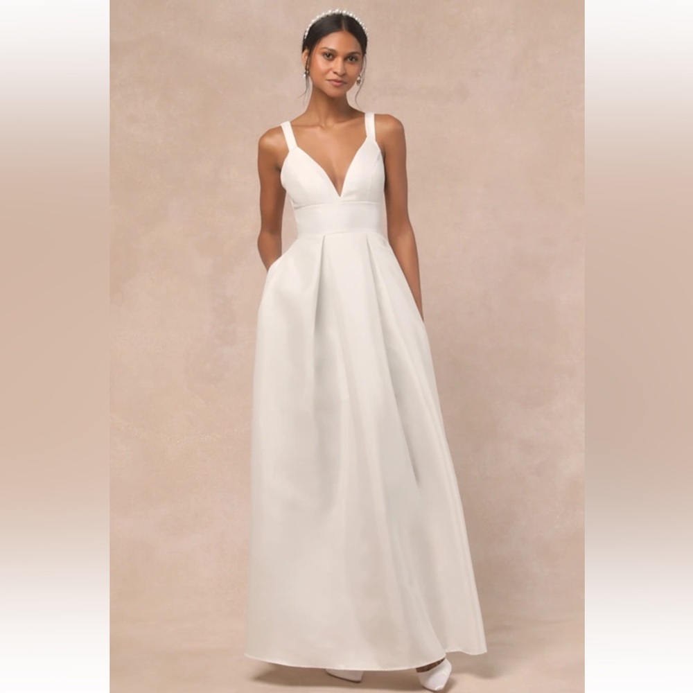 Lulu's Ivory Sleeveless Wedding Gown
